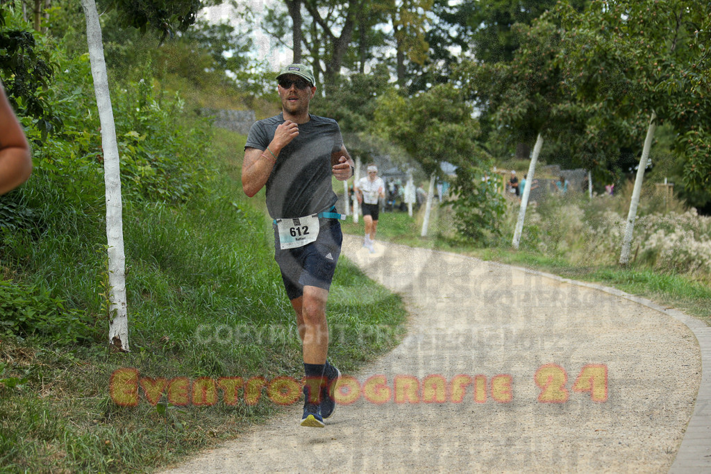 250824_1429_EX1_6376 | Sportfotografie im Rhein-Sieg Kreis, Köln, Bonn, NRW, Rheinland Pfalz, Hessen, etc. Unser Tätigkeitsfeld umfasst den Laufsport vom Volkslauf über den Marathon, Duathlon, Triathon bis zum Ultralauf wie Kölnpfad Ultra oder Schindertrail.