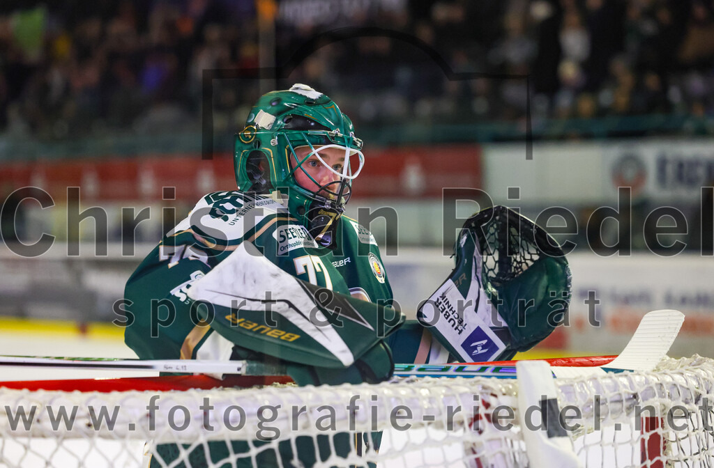 2025-12-28_119_TSV_Erding_gegen_onesto_Tigers_Bayreuth | Erding, Deutschland, 28.12.2025:Eishockey, Oberliga Süd 2025 / 2026, 31. Spieltag, TSV Erding gegen onesto Tigers Bayreuth, Endergebnis: 6:5 n.V.Torwart David Zabolotny (Erding Gladiators, #72)Foto: Christian Riedel / fotografie-riedel.net