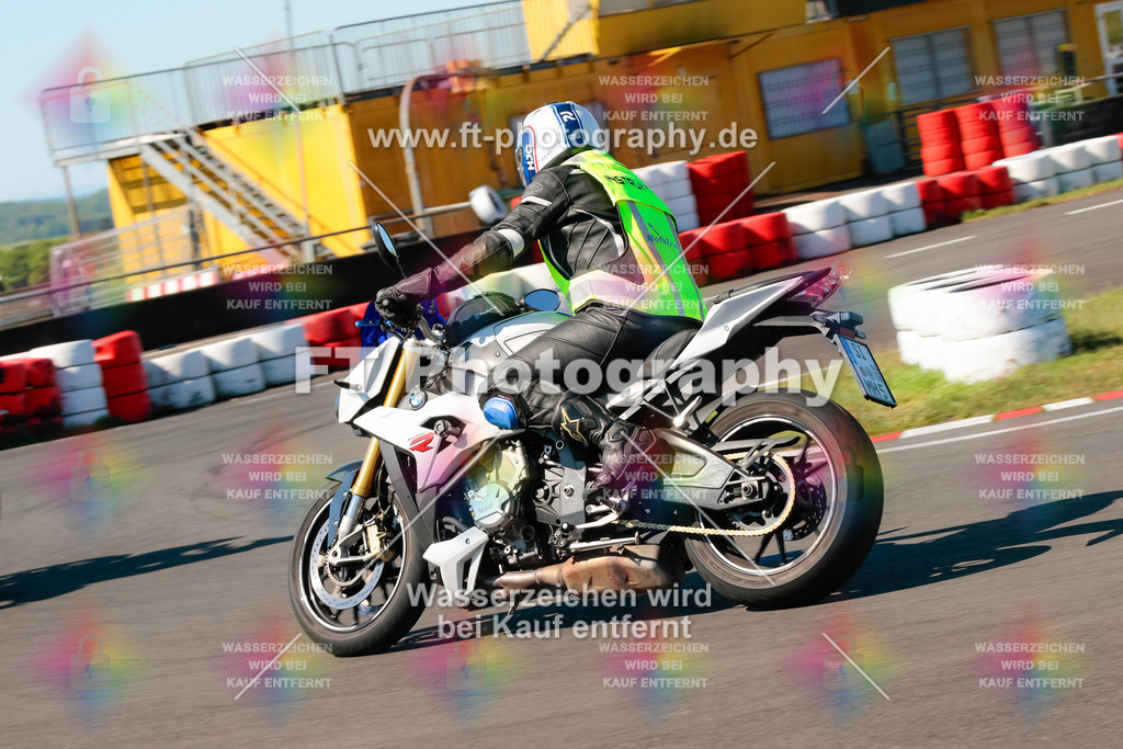 Moto-TeamOBK-21692 | Hier findet Ihr Bilder von Touristenfahrten auf der Nürburgring Nordschleife oder von anderen Veranstaltungen die ich besucht habe. Viel Spass beim Durch Schauen 