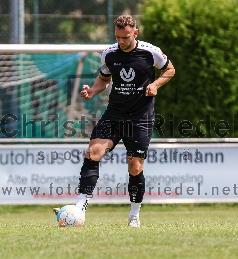 2023-07-22_018_FC_Langengeisling_gegen_VfB_Eichstaett_II | Erding, Deutschland, 22.07.2023:
Fußball, Bezirksliga Oberbayern Ost 2023 / 2024, Testspiel, FC Langengeisling gegen VfB Eichstätt II, Endergebnis: 3:2

Johannes Hallmeier (VFB Eichstätt, #17)

Foto: Christian Riedel / fotografie-riedel.net
