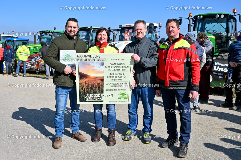 Bauernprotest_ Poendorf_ Lasco_ 08.03.2024-12 | 08.03.2024, Poendorf, AUT, Bauernprotest, im Bild Bauernprotest, Bauern, Landwirte, Traktoren, Fa. Lasco, Demo, Kundgebung

Siegfried Salchenegger, Martina Mittermayr, Simon Holzmueller, Johann Konrad - alle AGOE

Agrar Gemeinschaft fuer Oesterreich 