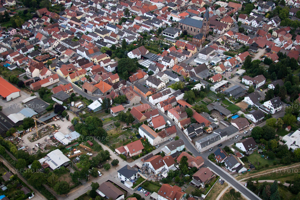 Luftbild: Stadtansicht vom Innenstadtbereich im Ortsteil Roxheim in Bobenheim-Roxheim im Bundesland Rheinland-Pfalz in Deutschland. Foto: IMG_69105.jpg vom 24.06.2014 durch Werner Riehm/FLY-FOTO.de