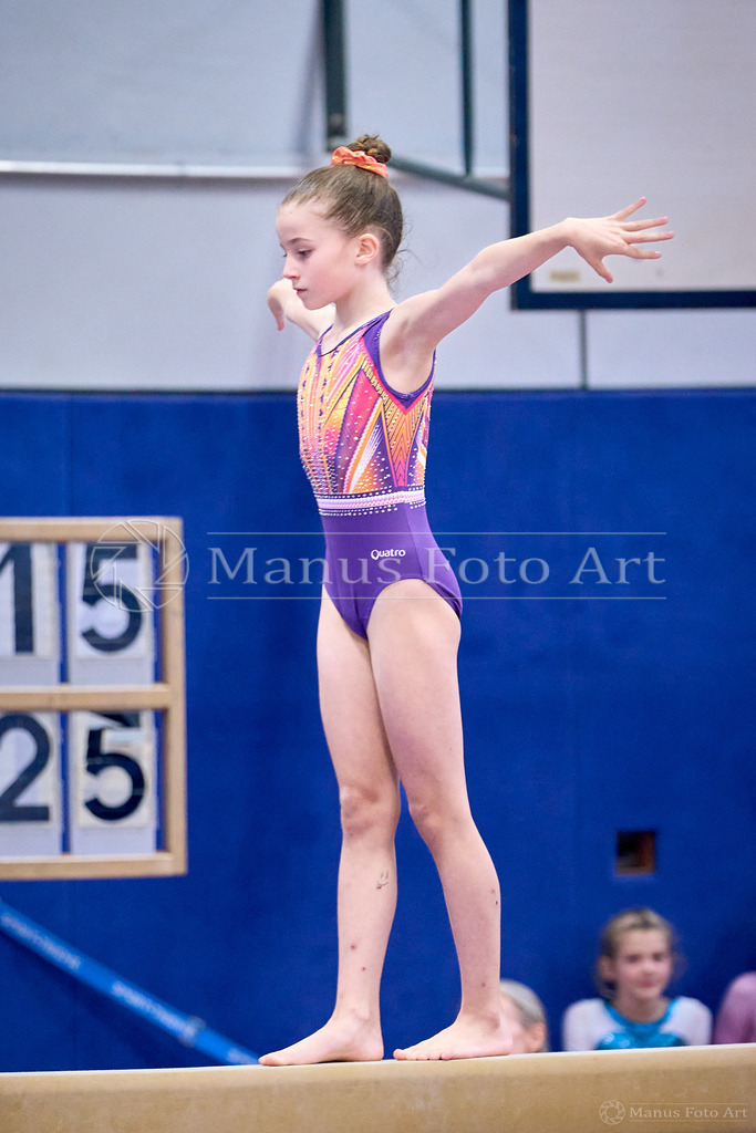 2024-10-06-3-D-DSC00477 | Professionelle Sportfotografie in Hamburg, Schleswig-Holstein und Niedersachsen – spezialisiert auf Rhönrad, Geräteturnen, Leistungsturnen und rhythmische Sportgymnastik. Bundesweite Begleitung von Rhönrad-Events. Jetzt Sport-Fotos - Realisiert mit Pictrs.com