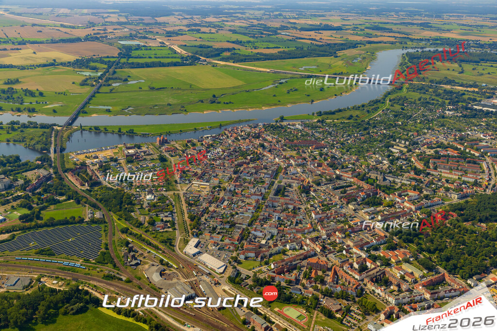 Luftaufnahme der Stadt Wittenberge - Die Luftaufnahme wurde 2025 vom UL-Flugzeug heraus erstellt ( keine Drohne ) - Hochauflösende Luftaufnahme - für professionelle Ausdrucke geeignet. Die Geschenkidee !Hier alle&nbsp;Infos zur Lizenzierung der LuftaufnahmeWir fliegen auch dieses Jahr wieder in Ihre Region um Luftbilder zu erstellen.- Luftbild anfragen