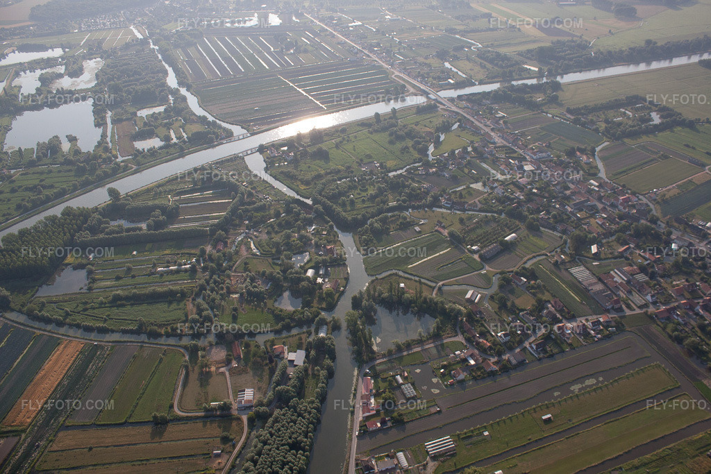 Aerial view: View of the town in the district Faubourgs in Saint-Omer in the state Pas de Calais, France. – Photo: IMG_58954.jpg taken on 07/22/2013 by Werner Riehm/FLY-FOTO.com – Resolution of the original: 4752 x 3168 px