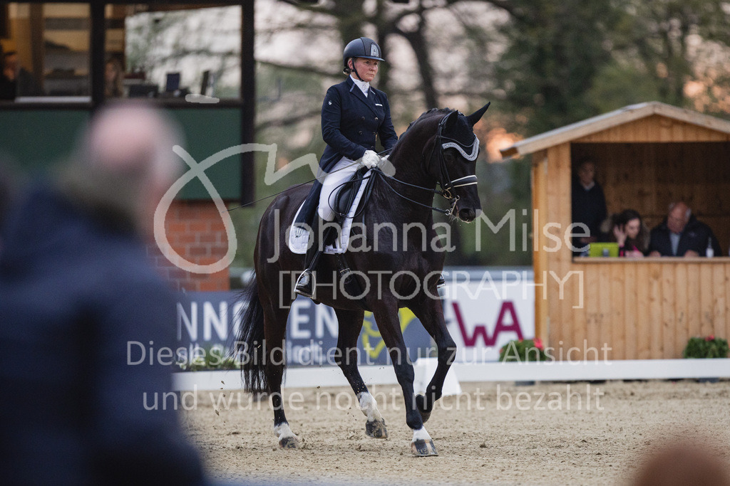 230429_Dressurfestival_S-Kür-300 | Deine schönsten Turniermomente als professionelle Fotos! Entdecke hochwertige Pferdesport-Fotografie im Online-Shop. Jetzt Fotos finden & bestellen!