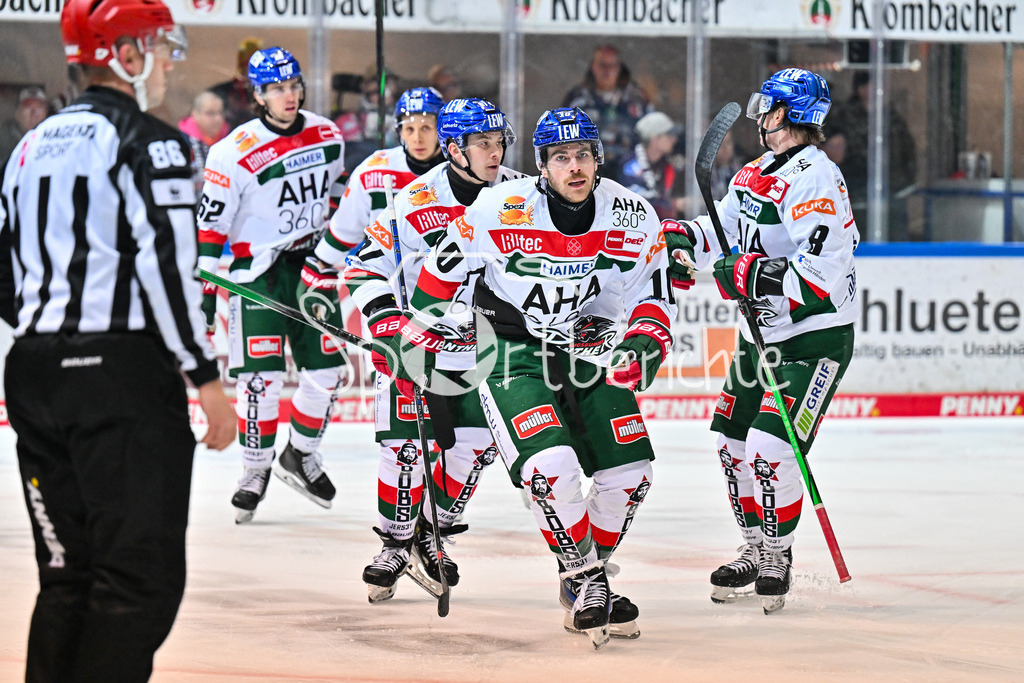 Iserlohn Roosters - Augsburger Panther | Jubel der Panther nach dem Treffer zum 0-1 durch Chris COLLINS (Augsburger Panther #10) / Tor / Torschuetze / Freude / Happy / DEL: Iserlohn Roosters - Augsburger Panther, Eissporthalle Iserlohn am 07.03.2025
