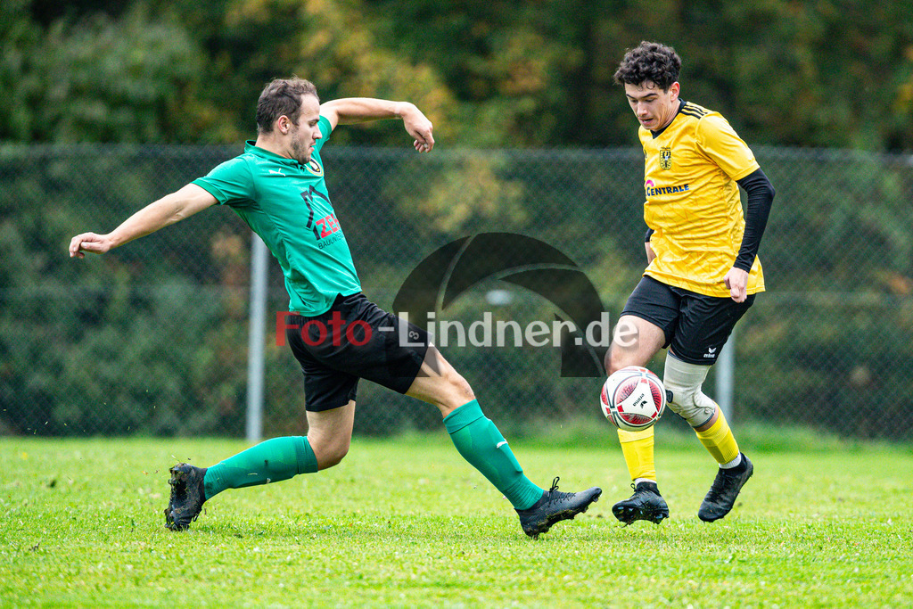 SV Wessobrunn-Haid vs TSV Schongau | Fußball A-Klasse Herren Oberbayern Zugspitze Gruppe 8, SV Wessobrunn-Haid vs TSV Schongau, 20241020,Zweikampf zwischen Benedikt LANG (Wessobrunn-Haid 3) und Moritz SCHWARZ (TSV Schongau 11),2024-10-20 in Wessobrunn (Sportplatz Wessobrunn), Benedikt LANG (Wessobrunn-Haid 3), Moritz SCHWARZ (TSV Schongau 11)Copyright: WolfgangxLindner www.foto-lindner.de
