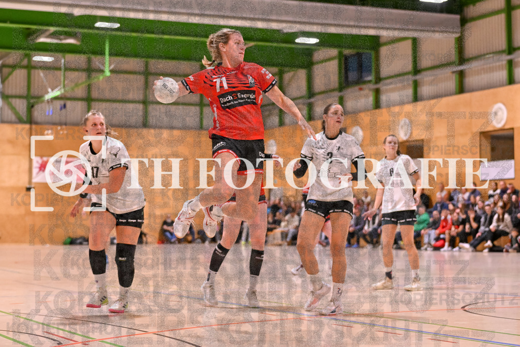 GER, SG Maulburg/Steinen - HSG Dreiland, Frauen-Handball, Oberliga Suedbaden, 3. Spieltag, Saison 2024/2025, 12.10.2024 | Jana Darius (HSG Dreiland, #17), Sabrina Gruber (SG Maulburg/Steinen, #71), Selina Huber (HSG Dreiland, #03), Finja Knoessel (HSG Dreiland, #06)GER, SG Maulburg/Steinen - HSG Dreiland, Frauen-Handball, Oberliga Suedbaden, 3. Spieltag, Saison 2024/2025, 12.10.2024Foto: TH Fotografie/Thomas Hess