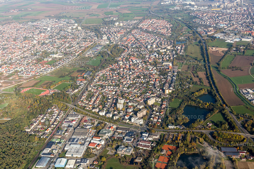 Luftbild: Ortsansicht der Straßen und Häuser der Wohngebiete im Ortsteil Sankt Ilgen in Leimen im Bundesland Baden-Württemberg in Deutschland. Foto: IMG_104135.jpg vom 31.10.2017 durch Werner Riehm/FLY-FOTO.de