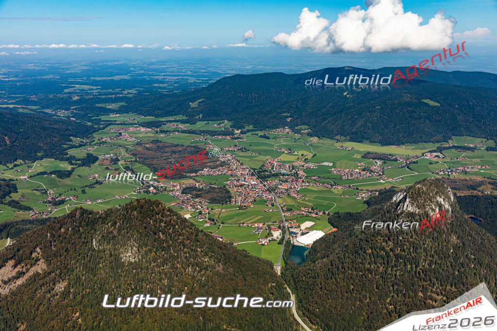 Aktuelles Luftbild von  Inzell - Die Luftaufnahme wurde 2020 mittels UL-Flugzeug erstellt ( keine Drohne ) - hochauflösende Kamera-Systeme von  Canon -Beste Qualität - Für grossformatige Ausdrucke geeignet. Die Geschenkidee !