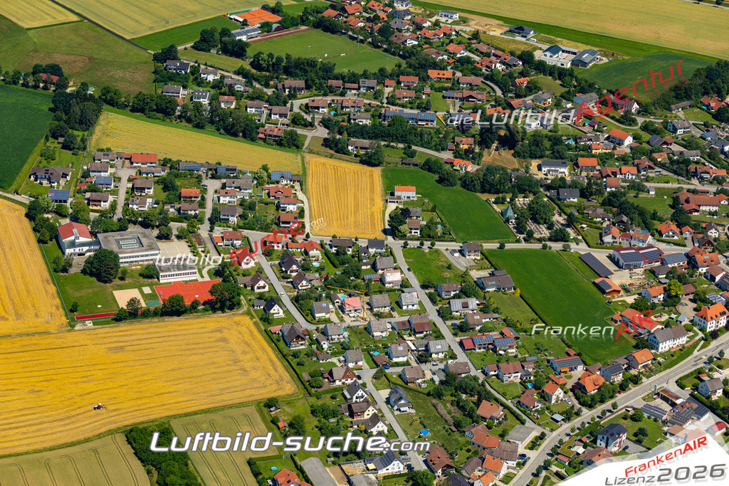 Aktuelles Luftbild von  Gerzen - Die Luftaufnahme wurde 2022 mittels UL-Flugzeug erstellt ( keine Drohne ) - hochauflösende Kamera-Systeme von  Canon -Beste Qualität - Für grossformatige Ausdrucke geeignet. Die Geschenkidee !