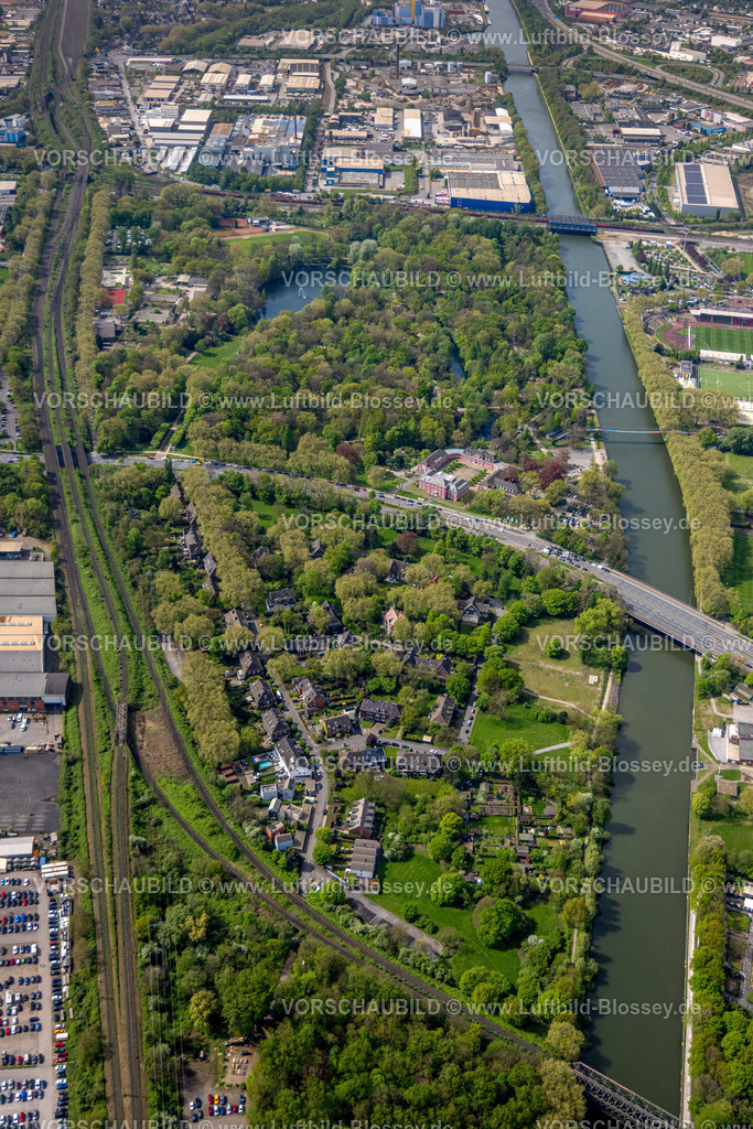 Oberhausen240401245 | Luftbild, Kaisergarten Waldgebiet und Tiergehege, Konrad-Adenauer-Allee und Am Grafenbusch, Ludwiggalerie Schloss Oberhausen Kunstmuseum, Rhein-Herne-Kanal, Borbeck, Oberhausen, Ruhrgebiet, Nordrhein-Westfalen, Deutschland