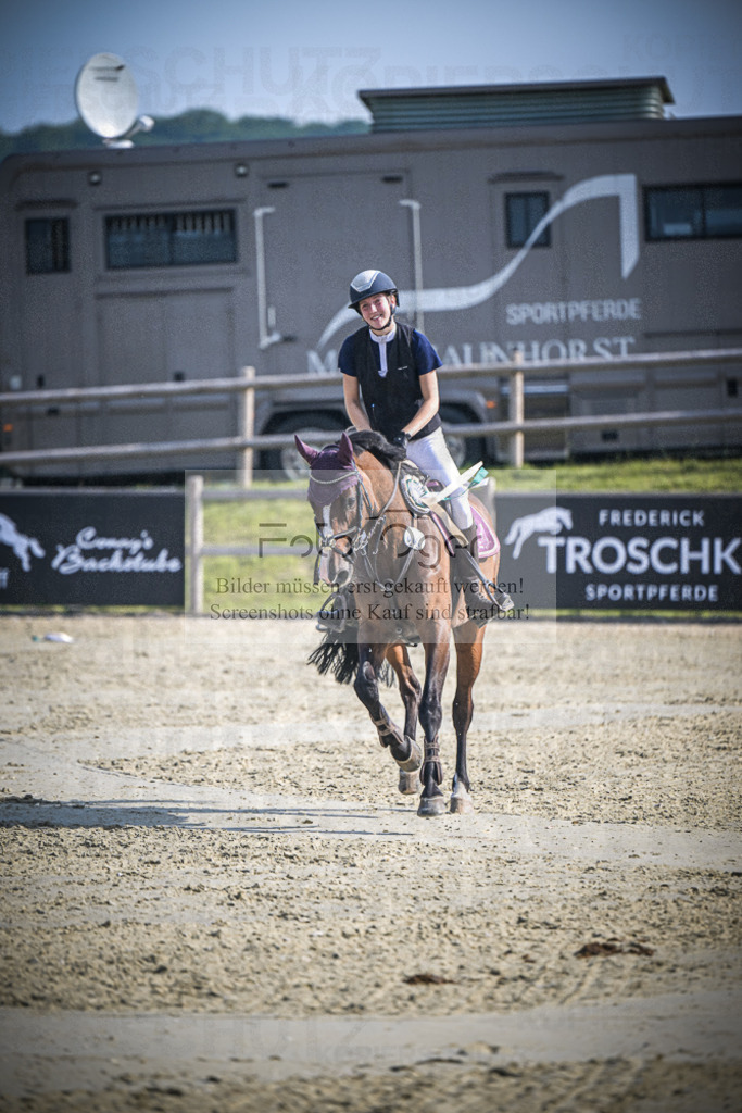 DOS_0171 | Entdecke hochwertige Reitturnierfotos von Foto Oger. Professionell, emotional und authentisch – jetzt Lieblingsmomente im Shop bestellen.Deutschlandweite Turnierfotografie. - Realisiert mit Pictrs.com