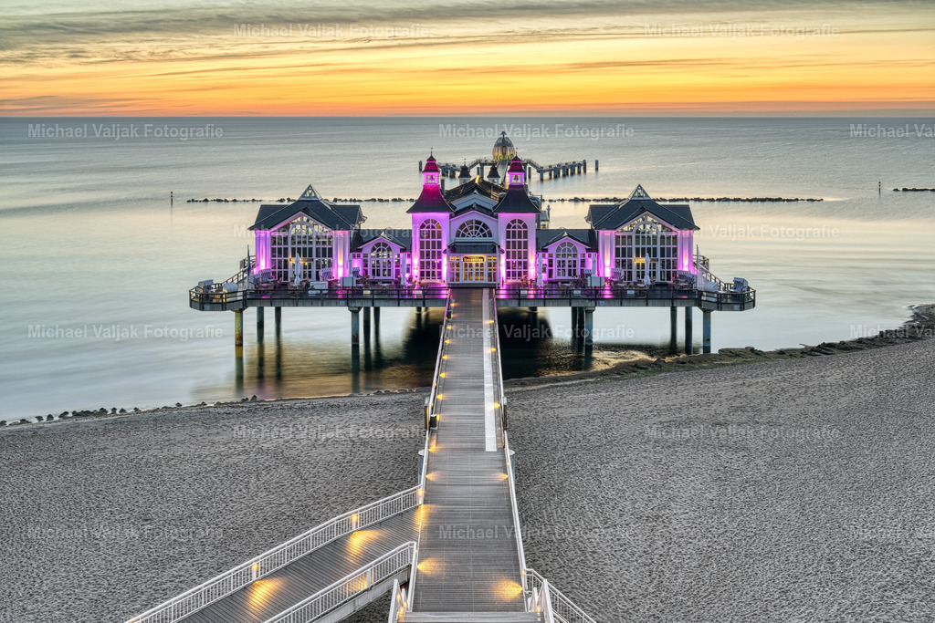 Seebrücke in Sellin auf Rügen | Sonnenaufgang bei der Seebrücke im Ostseebad Sellin auf Rügen, einem der vielen Wahrzeichen der Insel.  - Realisiert mit Pictrs.com
