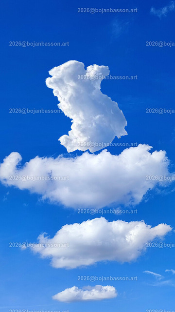 TRIO CLOUDS CLOUDBEAR | Ironische, lustige Fotomontagen, Fotodesign Musik, Musikinstrumente ohne KI. Klavier. Geigen. Violinen. Bratschen. Trompeten. Tubas. Cello. Celli. Kontrabass. Kaufen Sie die Bilder in einer geschützten Galerie bequem online. - Realisiert mit Pictrs.com