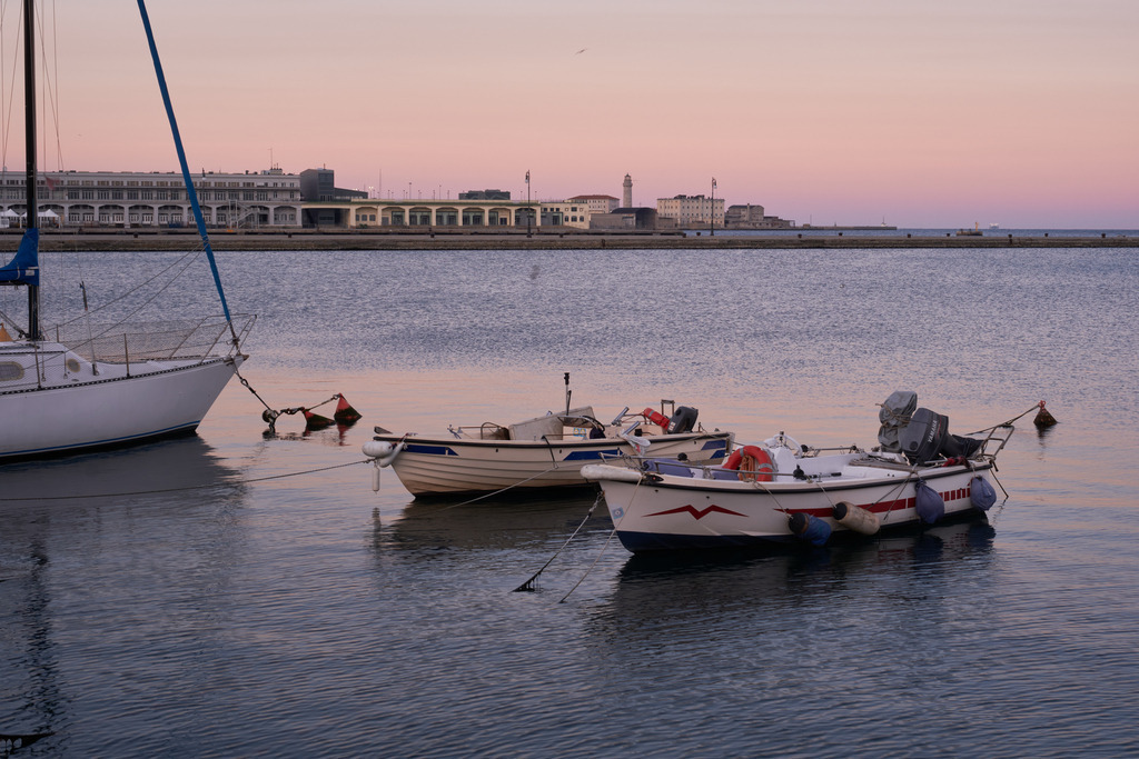 Blick auf den Leuchtturm La Laterna im Morgenlicht | Triest, Austria - March 10, 2022: Blick auf den Leuchtturm La Laterna im Morgenlicht. - Realisiert mit Pictrs.com