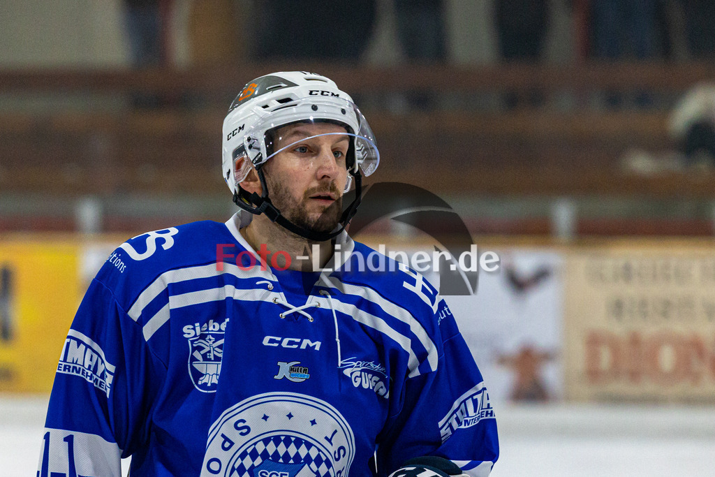 Achtelfinale Spiel 1 SC Forst vs EV Pegnitz ICE DOGS | Eishockey Landesliga Playoffs 2023/2024, Achtelfinale Spiel 1 SC Forst vs EV Pegnitz ICE DOGS, 20240218,
Bastian GRUNDNER (Nature Boyz 11),
2024-02-18 in Peißenberg (Eisstadion)
11 Bastian GRUNDNER (Nature Boyz 11)
Copyright: WolfgangxLindner foto-lindner.de