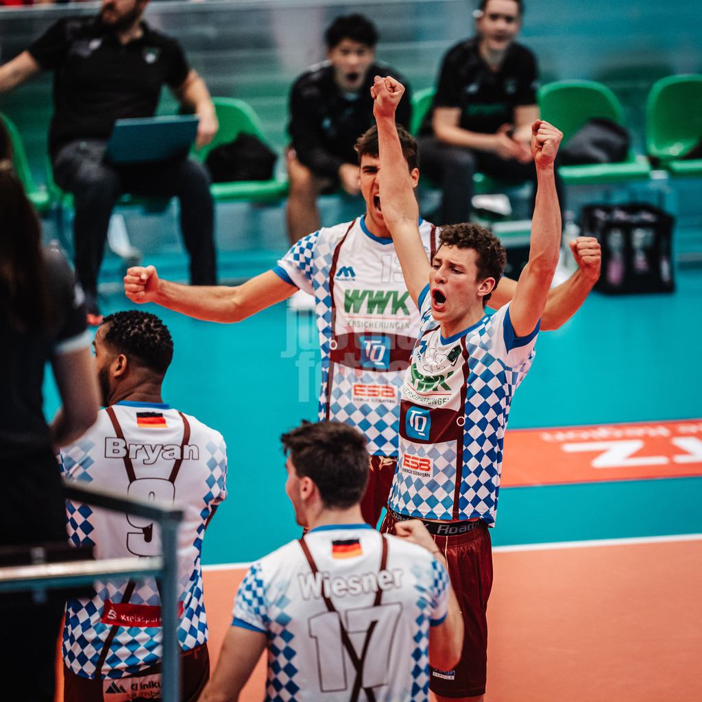 Volleyball | Herren | Saison 2025/2026 | Volleyball Ligacup | VfB Friedrichshafen vs. WWK Volleys Herrsching | 12.10.2024 | Laurenz Welsch (#12, WWK Volleys Herrsching) jubelt
