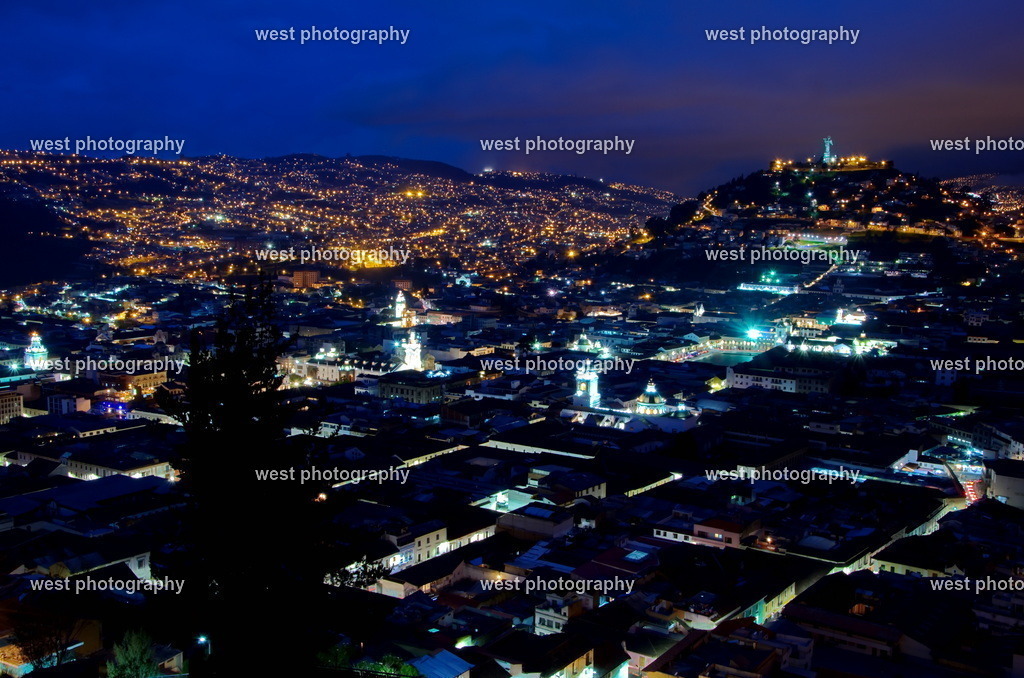 Quito by night 1 - EQU 2015 | west photography - Realisiert mit Pictrs.com