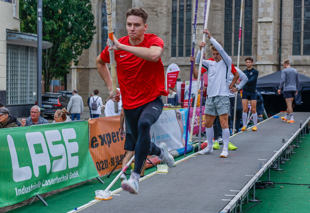 top-top.de 240913-054 | Foto, Video, Fotografie, Videografie, Fotobox, DJ, Discjockey, Musik, Musikbox, Veranstaltung, Photobooth, Amazon, Ebay, Buchtipp, Bestseller, Autor, Verlag, Buch, Wesel, Hamminkeln, NRW, Dinslaken, Rees, Drohne, Hochzeit, Party, Fotobox, Wesel, Fotograf