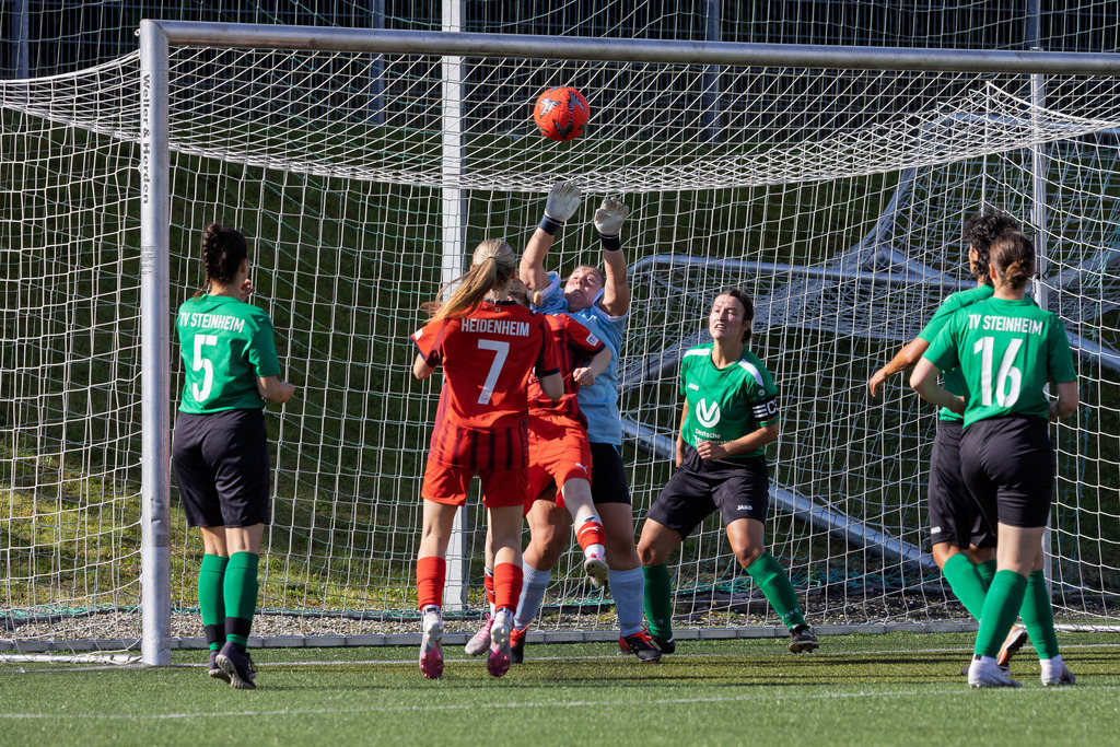 FCHSTE_250921_0420 | 1.FC Heidenheim 1846 II vs. TV Steinheim, Fußball, Frauen, Bezirksliga, 2025/2026, 2.Spieltag, 21.09.2025 in Heidenheim, Kunstrasen b. Voith-Arena West(Foto: Michael Bulling) - Realisiert mit Pictrs.com