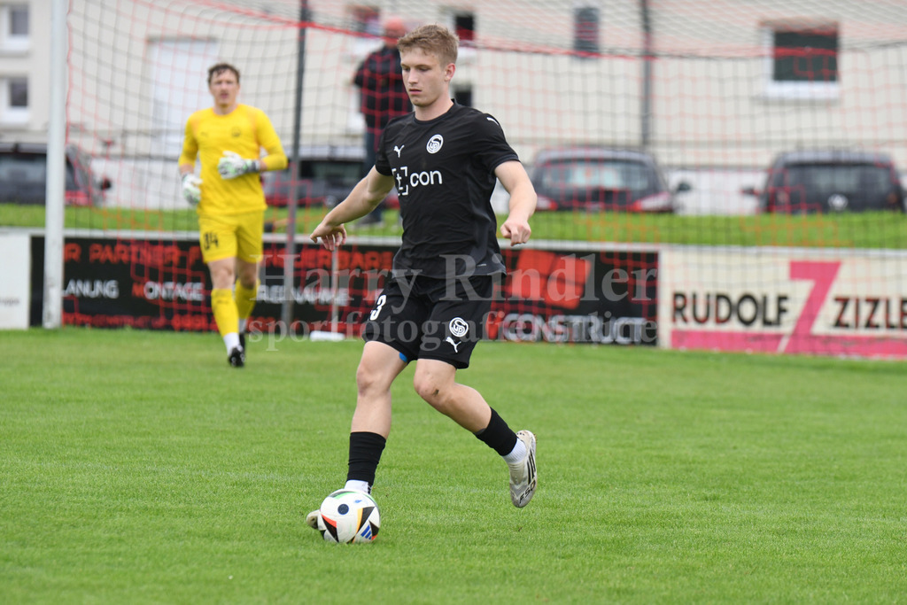 SpVgg Plattling : FC Ergolding | Elias Zeitler (SpVgg Plattling) - Realisiert mit Pictrs.com