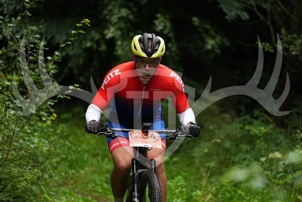 FC109919 | Fotogalerie der Treibjagd im Dunkelwald - Dein MTB Etappenrennen im Erzgebirge - Realisiert mit Pictrs.com