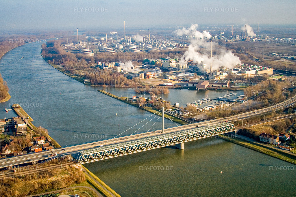 Luftbild: Rheinbrücken nach Maxau im Ortsteil Maximiliansau in Wörth im Bundesland Rheinland-Pfalz in Deutschland. Foto: IMG_9043.jpg vom 15.12.2007 durch Werner Riehm/FLY-FOTO.de