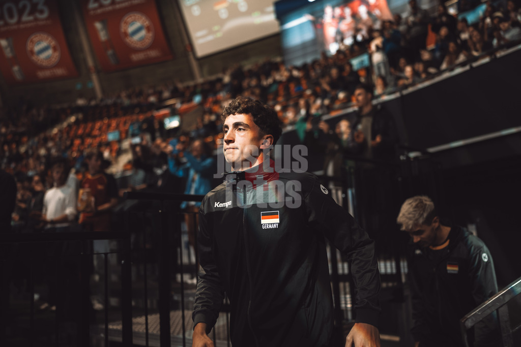 Volleyball | Männer | Testspiel | Deutschland vs. Italien | 26.05.2025 | Joscha Kunstmann (#7, Deutschland) betritt das Stadion