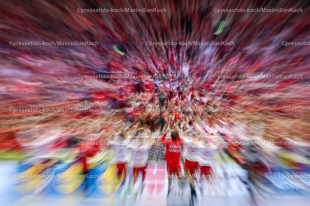 EHF18012602139 | 18.01.2026, Handball, Men's EHF EURO 2026, Dänemark - Rumänien, Jyske Bank Boxen in Herning, Dänemark, Preliminary Round: Feature Rote Wand Zuschauer Besucher Fans Handballfans Dynamisch Dynamik Zoom Abschlussjubel Freude 