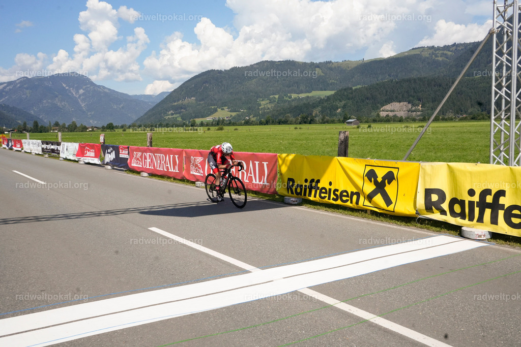 876_20230817_Bewerb_Maenner_Muehlanger | AUT - OESTERREICH, 2023-08-16: SPORT RENNRAD-FAHREN - 55. INTERNATIONALER RADWELTPOKAL IN ST. JOHANN IN TIROL  - Vintage-Radrennen mit WM-Bronze-Medaillen-Siegerin Christina Schweinberger, den Teilnehmer und Alexander Baumann (vom Orginastions-Team) - TAG 2 BEWERB MAENNER IN SECHS GRUPPEN  ; Foto: Roland Muehlanger