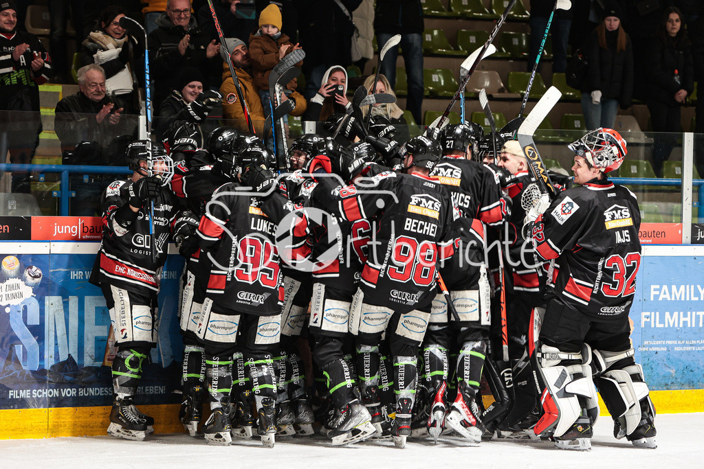 EHC Königsbrunn - VfE Ulm/Neu-Ulm | Die Spieler aus Koenigsbrunn freuen sich ueber den Einzug ins Halbfinale