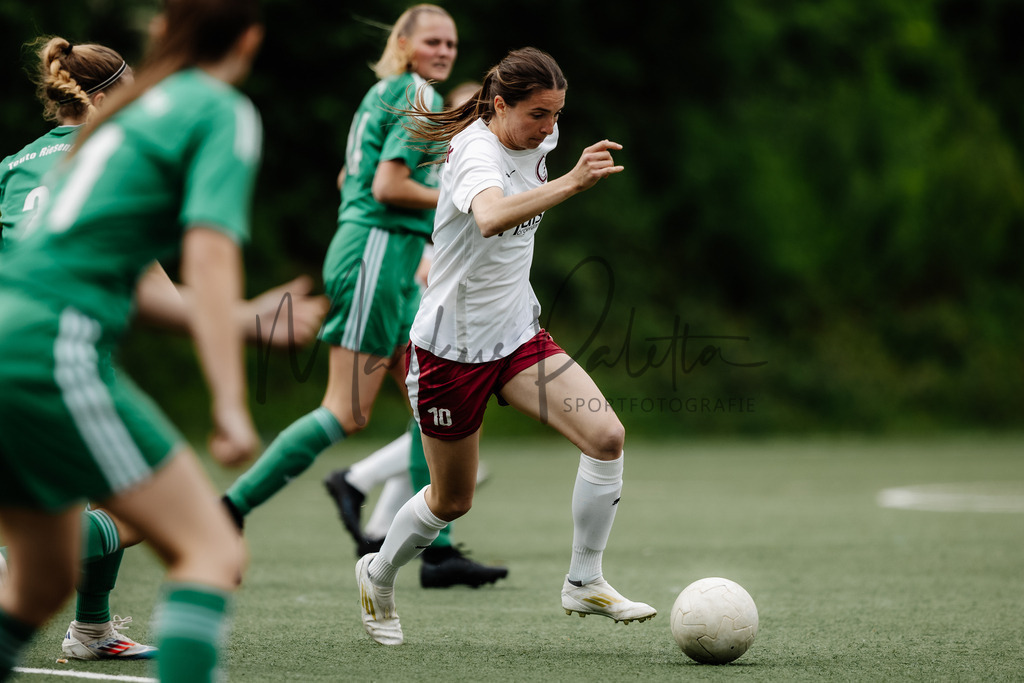 Frauen Bezirksliga, 24. Spieltag, Saison 2024/2025: 1. FC Gievenbeck - SV Teuto Riesenbeck | Frauen Bezirksliga, 24. Spieltag, Saison 2024/2025, 1. FC Gievenbeck empfängt SV Teuto Riesenbeck im Sportpark Gievenbeck in Münster. Foto: sportfotografie.ms | Markus Paletta - Realisiert mit Pictrs.com