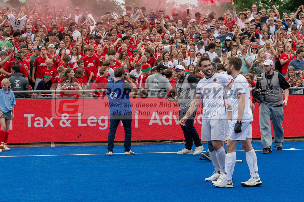 Final4_20250601-1604-Z82_9448 | Krefeld, Deutschland, 01.06.2025:  Feldhockey Final4 2025 – „Deutsche Feldhockey-Meisterschaften 2025“ Crefelder HTC - Rot-Weiss Köln (Finale Herren) im Gerd-Wellen-Hockeyanlage am 01.06.2025 in Krefeld, Deutschland. (Foto von Kramhöller/Fehrmann/Kaste)Krefeld, Germany, 01.06.2025: Feldhockey Final4 2025 – „Deutsche Feldhockey-Meisterschaften 2025“ Harvestehuder HTC - Düsseldorfer HC (Finale Damen) in Gerd-Wellen-Hockeyanlage at 01.06.2025 in Krefeld, Deutschland. (Foto from Kramhöller/Fehrmann/Kaste)