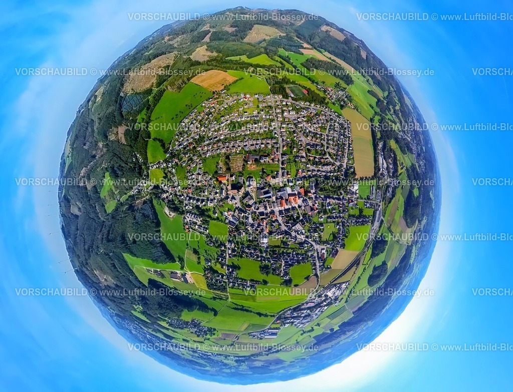 Balve230990269Garbeck | Luftbild, Ortsansicht Ortsteil Garbeck, Wiesen und Felder, Erdkugel, Fisheye Aufnahme, Fischaugen Aufnahme, 360 Grad Aufnahme, tiny world, Garbeck, Balve, Sauerland, Nordrhein-Westfalen, Deutschland