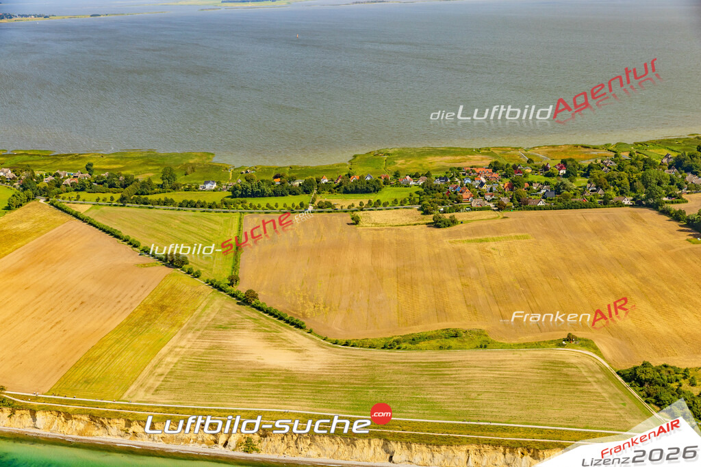 Luftaufnahme Alt- und Niehagen Bodden Ahrenshoop - Die Luftaufnahme wurde 2025 vom UL-Flugzeug heraus erstellt ( ohne Drohne ) - Hochauflösende Luftaufnahme - für professionelle Ausdrucke geeignet. Die Geschenkidee !Mit Lizenz und Bildrechte bestellbar