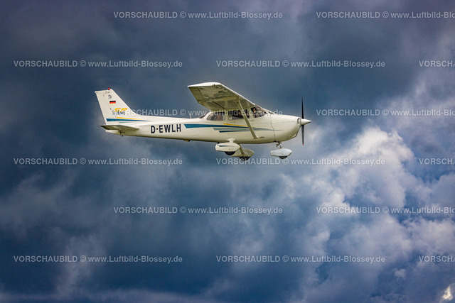 Hamm220601361Cessna_EWLH-7 |  Luftbild air to air, Cessna 172S Skyhawk SP auf einem Rundflug über Hamm, Allgemeine Luftfahrt, Privatfliegerei, Heessen, Hamm, Ruhrgebiet, Nordrhein-Westfalen, Deutschland