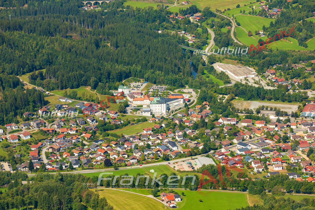 zwiesel-orthofoto-stadt-5272-jahr-2025 | Luftaufnahme von Zwiesel - Die Luftaufnahme wurde 2025 vom UL-Flugzeug heraus erstellt ( keine Drohne ) - Hochauflösende Luftaufnahme - für professionelle Ausdrucke geeignet. Die Geschenkidee !Mit Lizenz und Bildrechte bestellbar