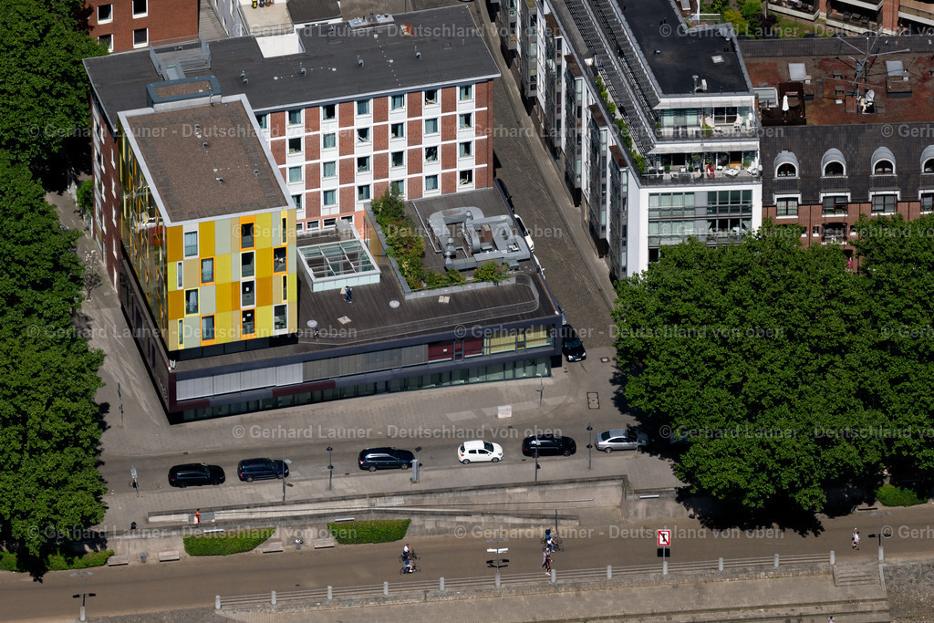 4029666 | BREMEN 01.06.2020 Gebäude der Jugendherberge " DJH Jugendherberge Bremen " an der Kalkstraße im Ortsteil Altstadt in Bremen, Deutschland. Weiterführende Informationen bei: Deutsches Jugendherbergswerk  Hauptverband für Jugendwandern und Jugendherbergen e.V.. // Building the hostel " DJH Jugendherberge Bremen " on street Kalkstrasse in the district Altstadt in Bremen, Germany. Further information at: Deutsches Jugendherbergswerk  Hauptverband fuer Jugendwandern und Jugendherbergen e.V.. Foto: Gerhard Launer