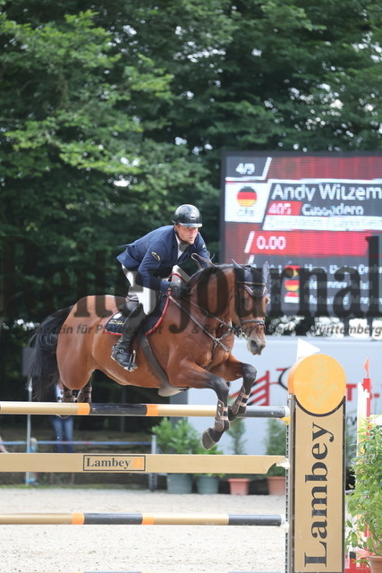 Ichenheim_2024_Prfg.Nr01_Springprfg_Kl.S_m.St._Andy Witzemann_Cassadero (16) | Alle Fotos der Reiterjournal Fotografin Doris Matthaes im Reiterjournal Online-Fotoshop. - Realisiert mit Pictrs.com