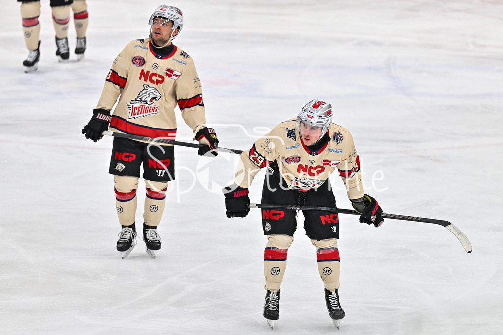 ERC Ingolstadt - Nuernberg Ice Tigers | Niedergeschlagene Ice Tigers nach dem Gegentreffer zum 4-5 / Roman KECHTER (Nuernberg Ice Tigers 73), Eugen ALANOV (Nuernberg Ice Tigers 29) / DEL: ERC Ingolstadt - Nuernberg Ice Tigers, Saturn Arena am 21.03.2025