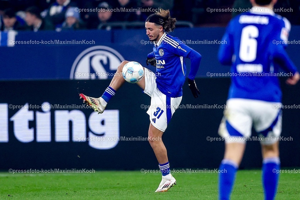S0401022502139 | 01.02.2025, Fußball, FC Schalke 04 - 1. FC Magdeburg, 2.. Fußball Bundesliga, 20. Spieltag, Veltins-Arena Gelsenkirchen, Saison 2024 2025: Taylan Bulut (S04 #31)DFB regulations prohibit any use of photographs as image sequences and or quasi-video.