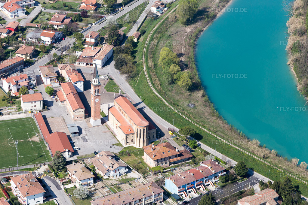 Luftbild: Ortsansicht in Cesarolo im Bundesland Venetien in Italien. Foto: IMG_098137.jpg vom 03.04.2017 durch Werner Riehm/FLY-FOTO.de