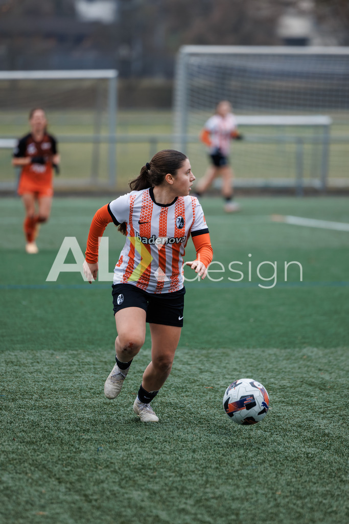 Fußball I Frauen I Saison 2025-2026 I Freundschaftsspiel I FC Aarau Frauen - SC Freiburg U20 I 24.01.2026 | 6 Melina Heckle (SC Freiburg U20) – Mittelfeld - Realisiert mit Pictrs.com