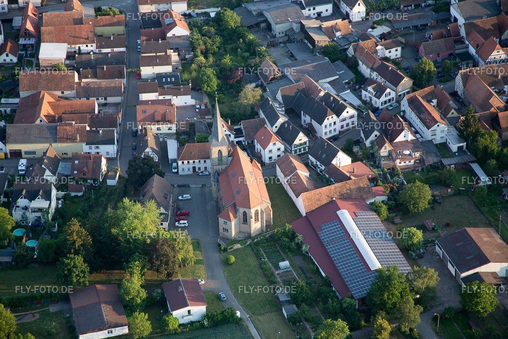 Ortsansicht | Luftbild: Ortsansicht im Ortsteil Ingenheim in Billigheim-Ingenheim im Bundesland Rheinland-Pfalz in Deutschland. Foto: IMG_080370.jpg vom 05.06.2015 durch Werner Riehm/FLY-FOTO.de - Realisiert mit Pictrs.com