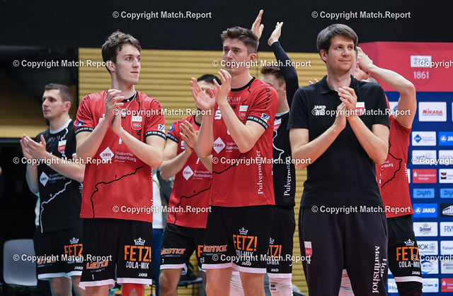 Volleyball 2. Bundesliga 25/26 Playoff Halbfinal Hinspiel, TV Rottenburg - FC Schuettorf 09 | Volleyball 2. Bundesliga  Saison 2025/2026  Playoff Halbfinal Hinspiel   11.04.2026 TV Rottenburg - FC Schuettorf 09Enttaeuschung TV Rottenburg; Dominik Marjanovic, Maik Trautmann und  Co-Trainer Felix Weber (v.li.) FOTO: Pressefoto ULMER / Moritz LissxxNOxMODELxRELEASExx