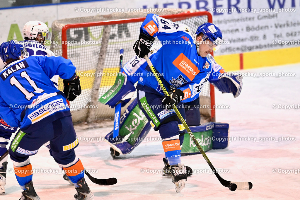 ESC SPARKASSE STEINDORF vs. UECR Huben  | #11 Kalan Luka ESC Steindorf, #64 Stichauner Fabian ESC Steindorf, #33 Sotlar Jure UECR EISBÄREN HUBEN, ESC SPARKASSE STEINDORF vs. UECR Huben , ESC SPARKASSE STEINDORF vs. UECR Huben  am 06.02.2026 in Steindorf (Ossiachersee Halle), Austria, (Photo by Bernd Stefan)