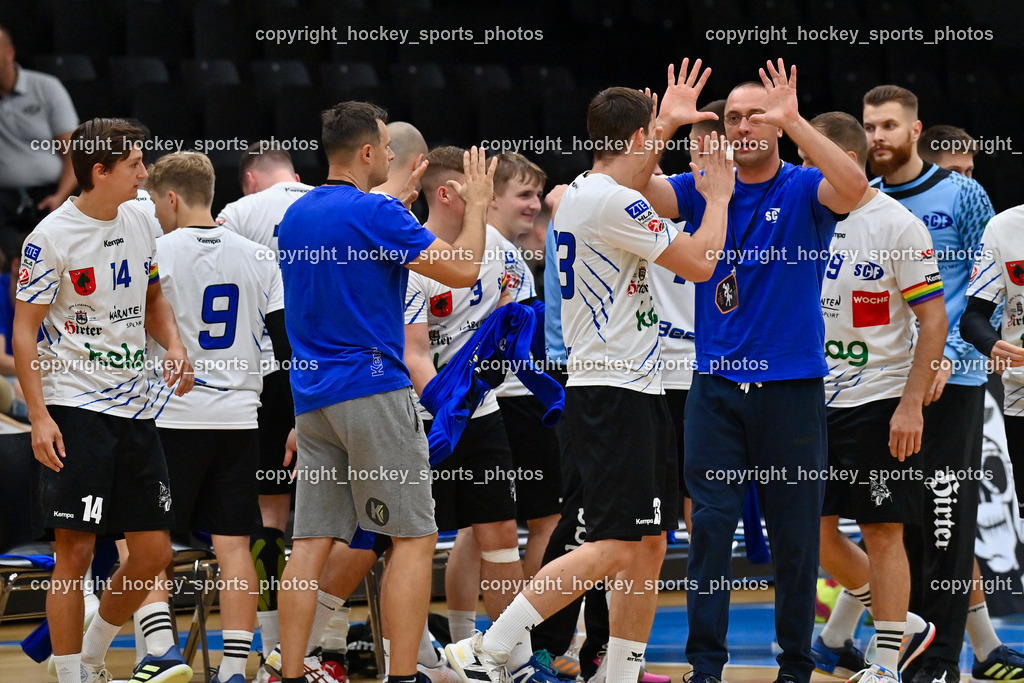 HSG Holding Graz vs. SC Ferlach 16.9.2022 | Jubel SC Ferlach Mannschaft, #14 RATH Mathias, Headcoach SC Ferlach Arnaudovski Risto
