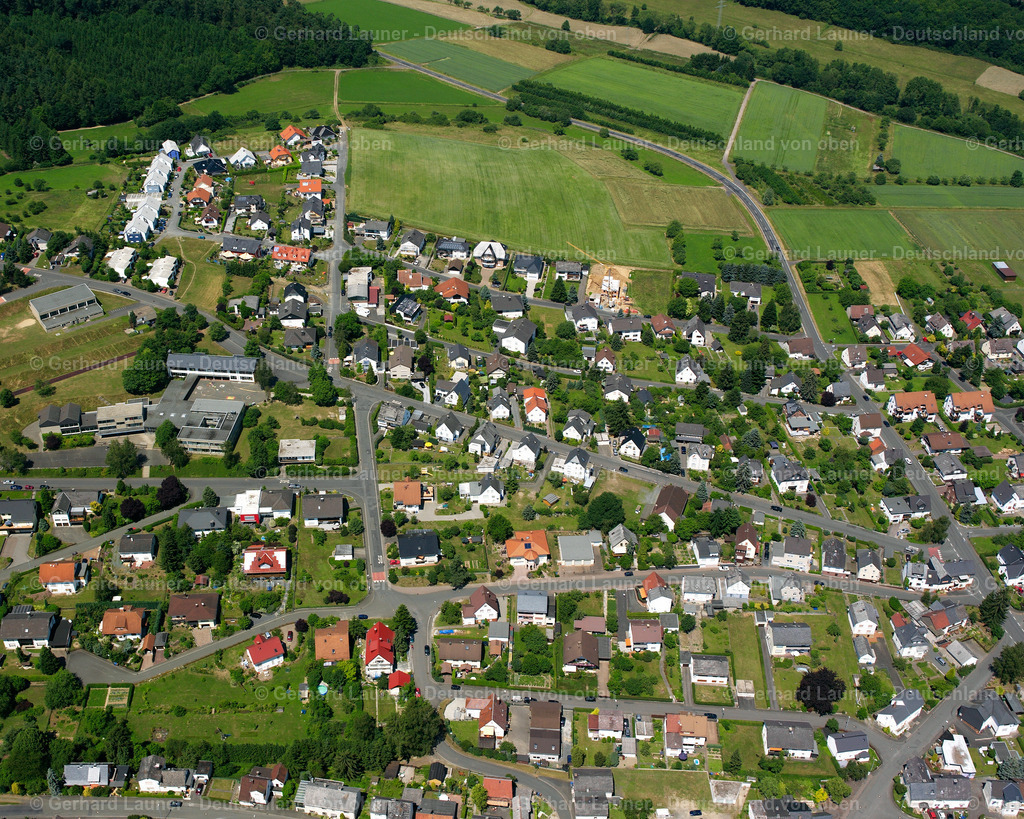 2610694 | MERKENBACH 09.06.2006 Wohngebiet einer Einfamilienhaus- Siedlung  in Merkenbach im Bundesland Hessen, Deutschland // Single-family residential area of settlement  in Merkenbach in the state Hesse, Germany Foto: Gerhard Launer